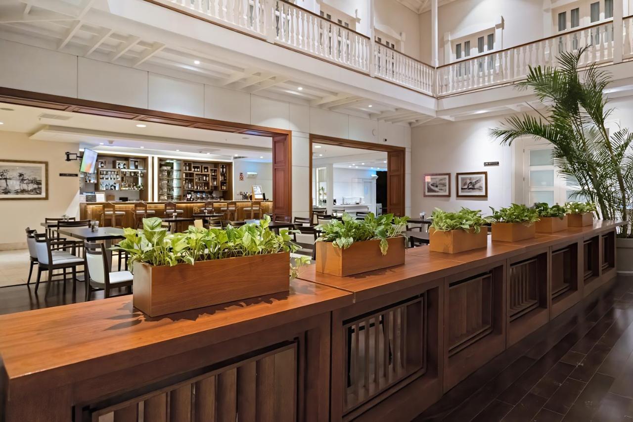 セントラル ホテル パナマ パナマ・シティー エクステリア 写真 The interior of the restaurant
