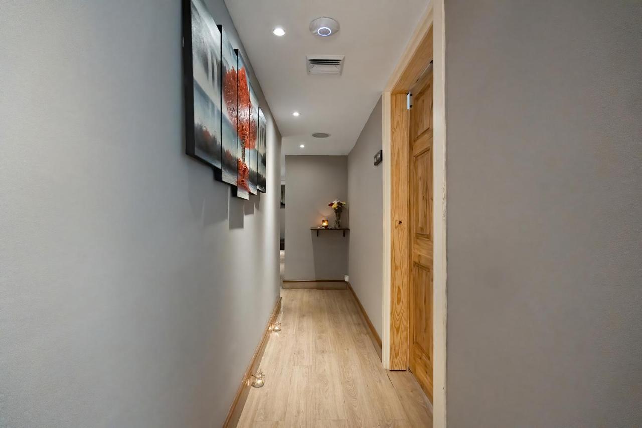 セントラル ホテル パナマ パナマ・シティー エクステリア 写真 A corridor in a house