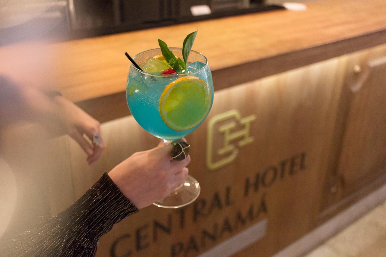 セントラル ホテル パナマ パナマ・シティー エクステリア 写真 A blue Hawaii cocktail