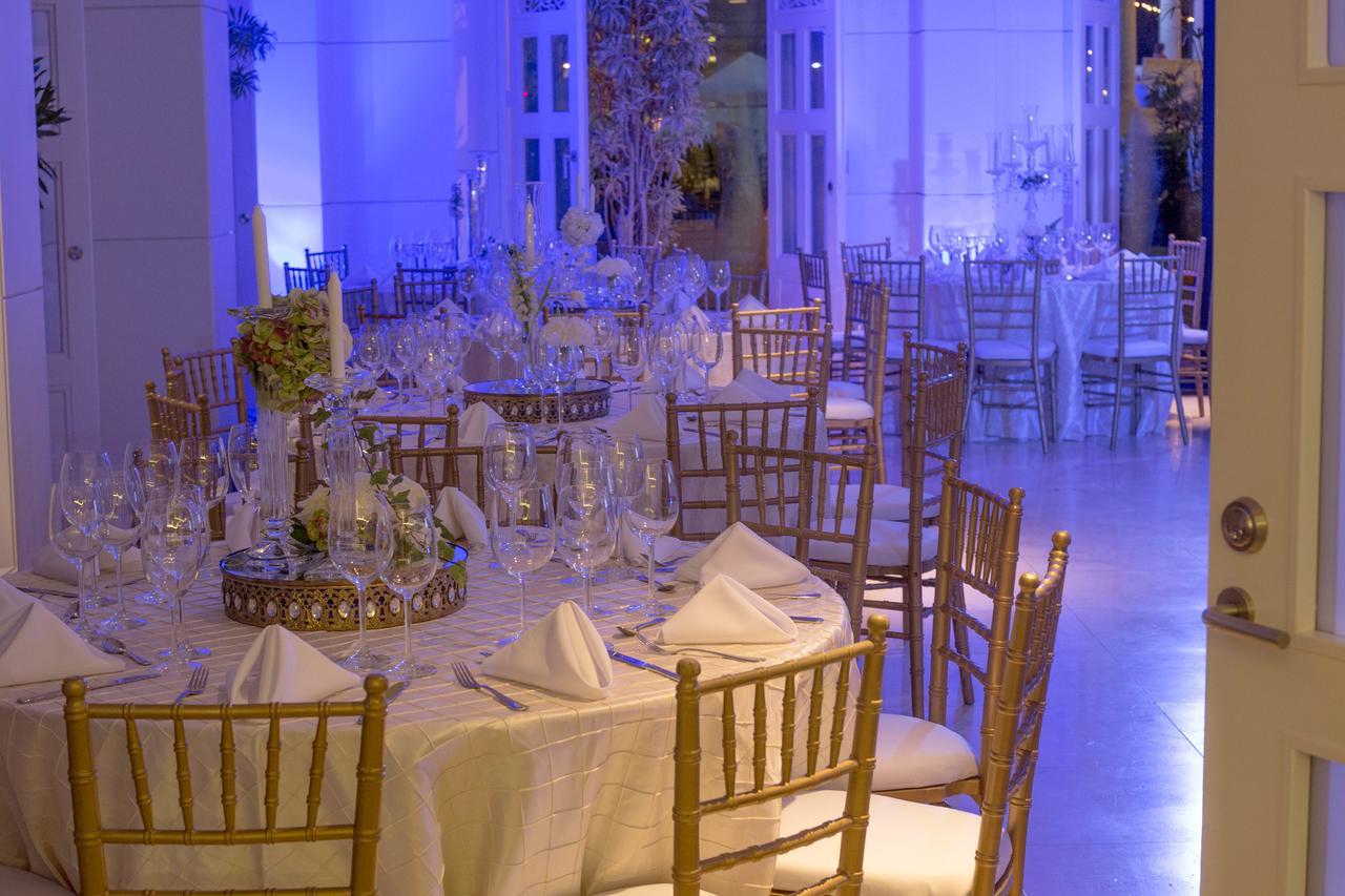セントラル ホテル パナマ パナマ・シティー エクステリア 写真 The interior of the ballroom at the 2011 National Philanthropy Day Awards Gala