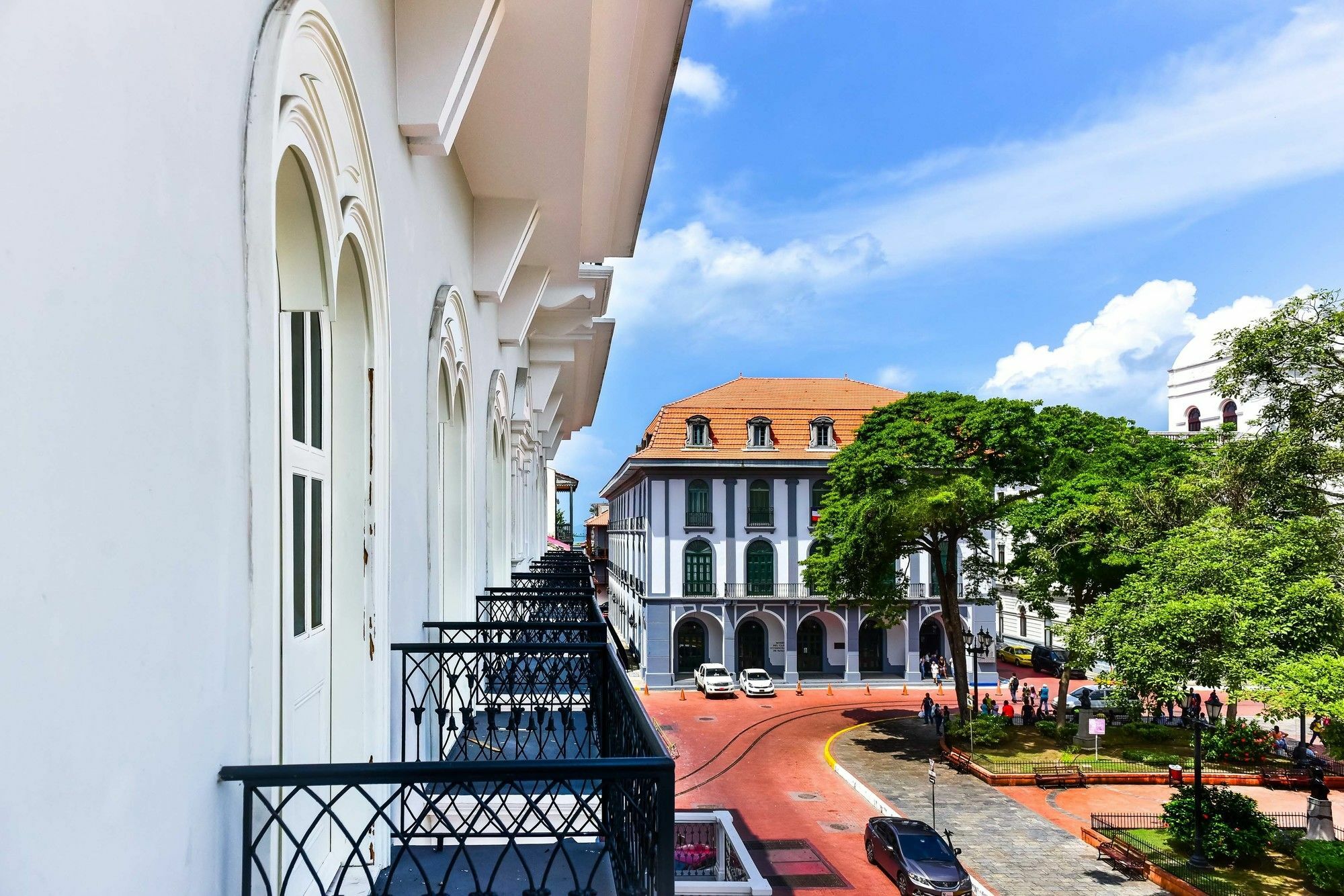 セントラル ホテル パナマ パナマ・シティー エクステリア 写真 The view of the street from the balcony of the hotel